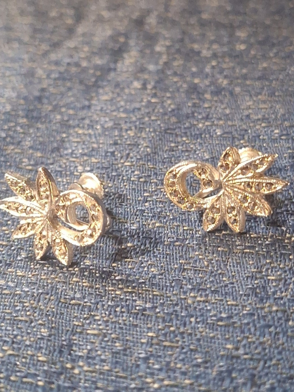 Vintage Silver Tone Floral Leaf Screw Back/clip Earrings - Elegant Women Jewelry - Picture 8 of 8